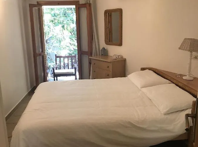 Porto Istana Beach House Όλμπια
