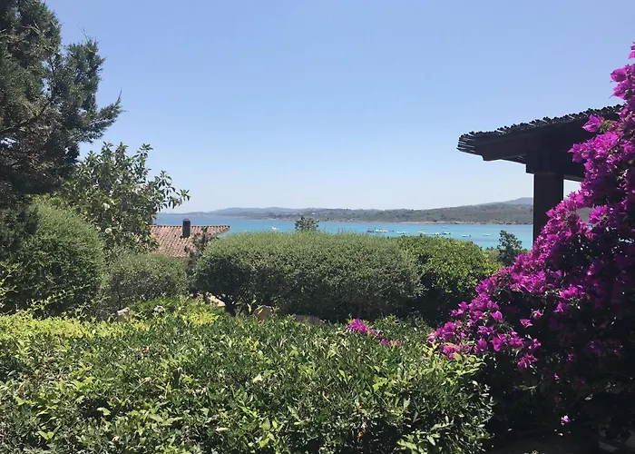 Porto Istana Beach House * Όλμπια