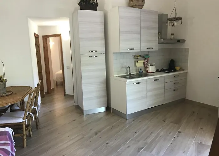 Porto Istana Beach House * Όλμπια